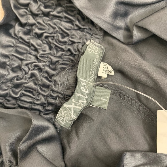 Gray ruffle top with belt. Size L - Picture 2 of 4